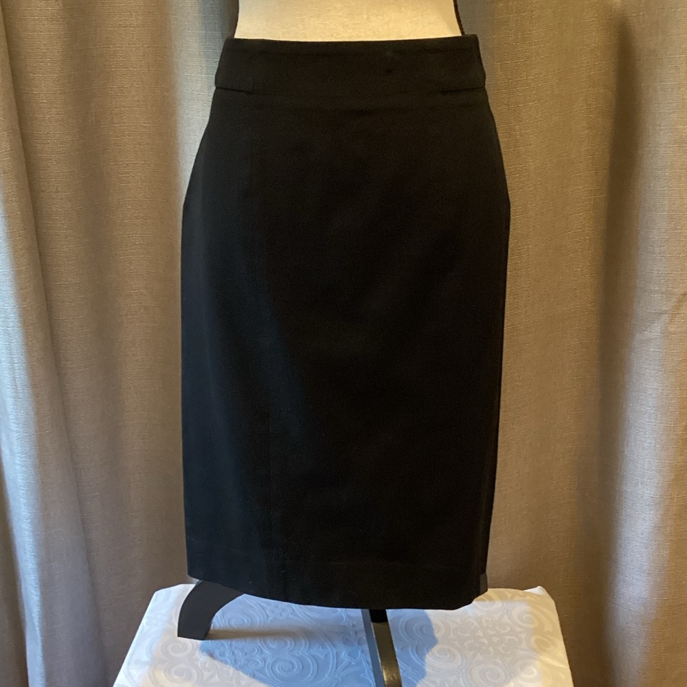 GAP Classic Black Pencil Skirt, size 6.